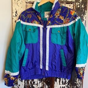 Women’s Vintage 90s Active Frontier Sport nylon Windbreaker.  Size Small.